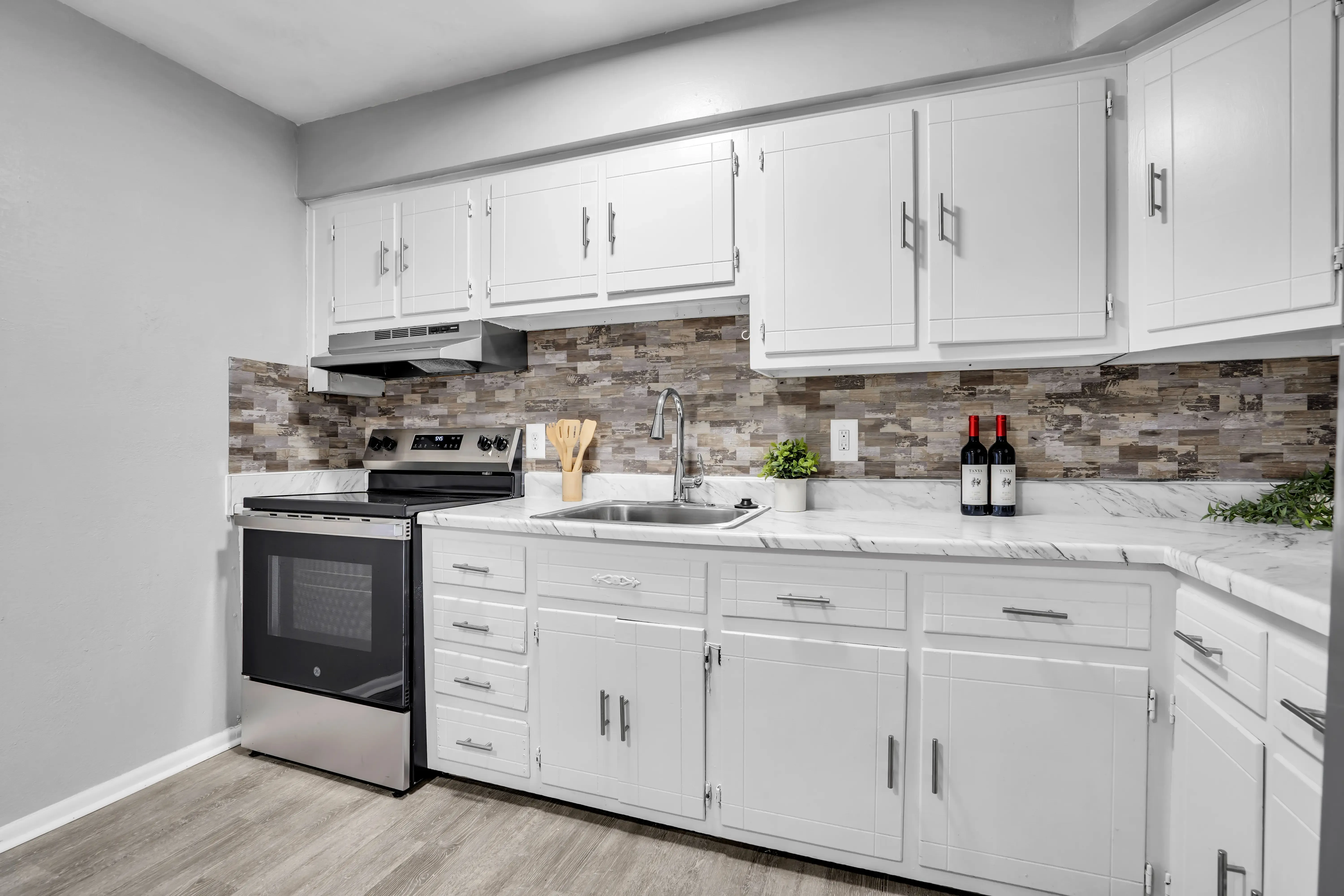 Town Bank Manor community, photo 8